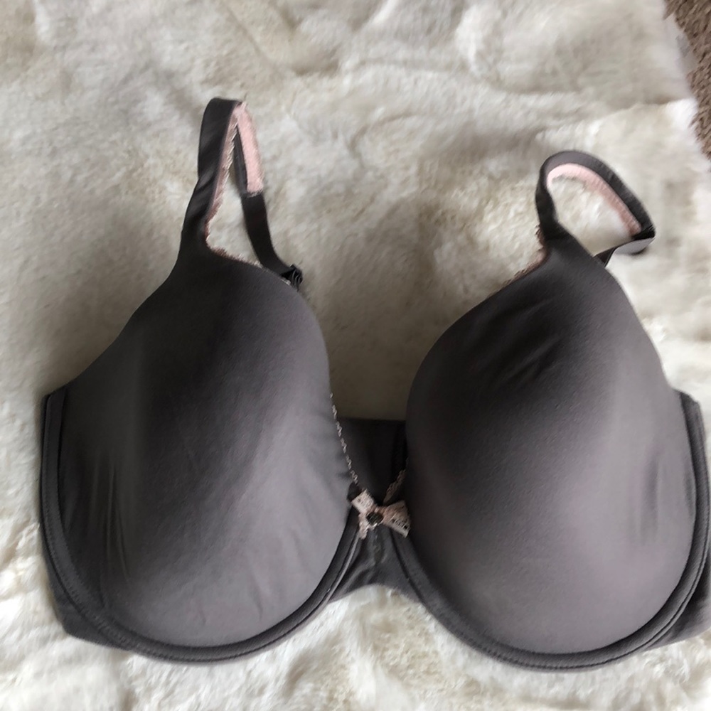 Victoria’s Secret Molded Cup Bra